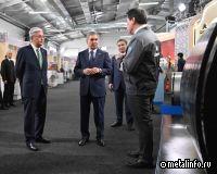Токаев и Бердымухамедов на промышленной выставке посетили стенд Qarmet