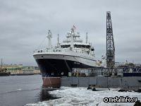 На траулере «Капитан Мартынов» поднят государственный флаг