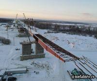 Мост через Обь в районе Сургута строят круглосуточно
