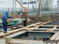 В рамках реконструкции Каширского шоссе приступили к устройству плиты проезжей части путепровода через А-105