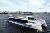 Скоростной катамаран «Форт Кроншлот» вышел на линию