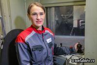 Как обработчик поверхностных пороков металла ОЭМК Ирина Горожанкина устраняет дефекты