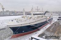 Cостоялась церемония поднятия флага на большом морозильном рыболовном траулере «Механик Маслак»