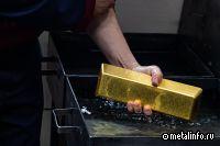 Золото впервые в истории превысило $2400 за унцию